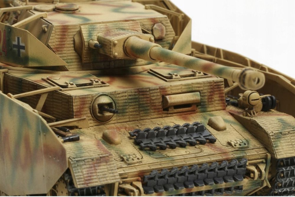 Model plastikowy do sklejania czołg Panzer IV ausf.H Tamiya 32584