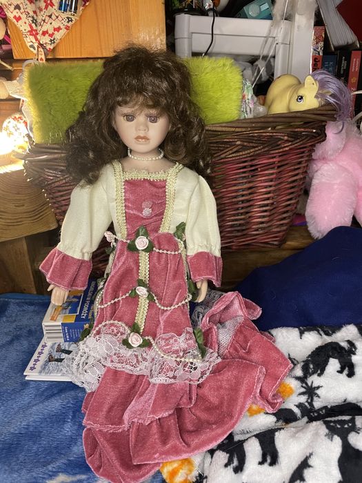 Śliczna porcelanowa duża lalka 40 cm