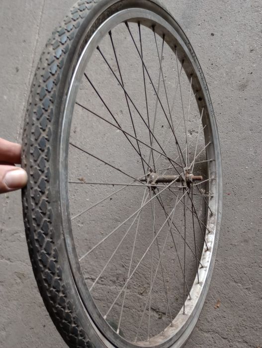 Koło z oponą do roweru