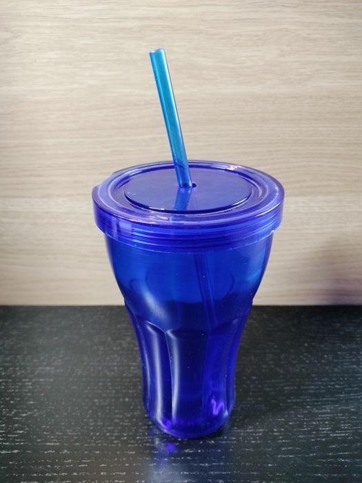 Copo Plástico com Palhinha embutida