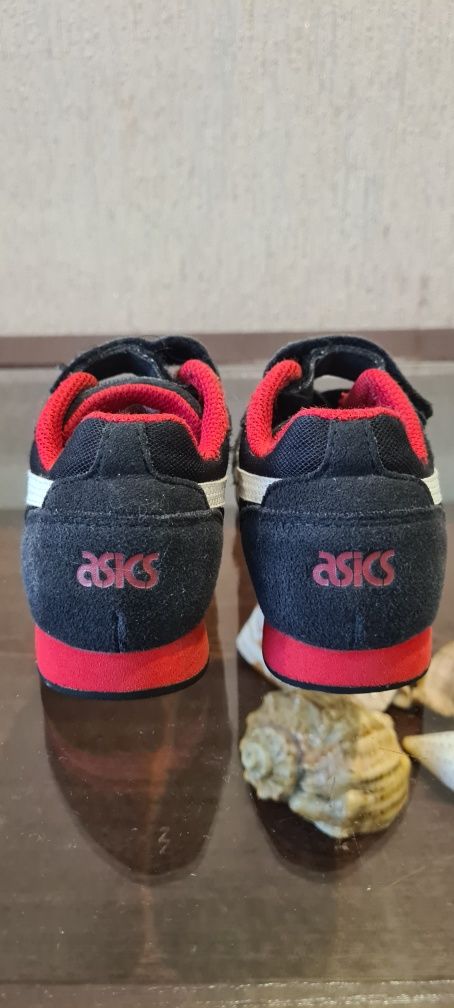 Кросівки "Asics"