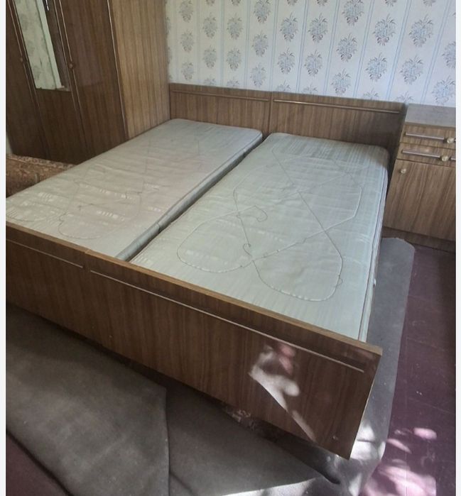 Кровать. Ліжко. Полуторка.