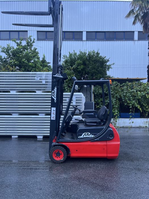 Empilhador eletrico linde