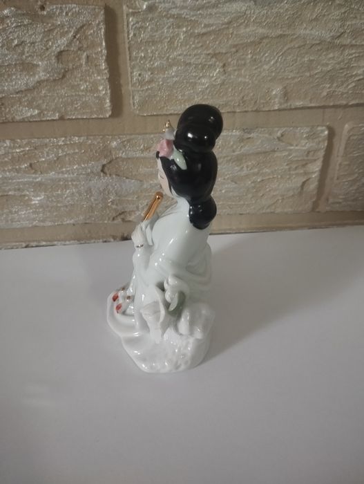 Статуетка гейши фарфорова