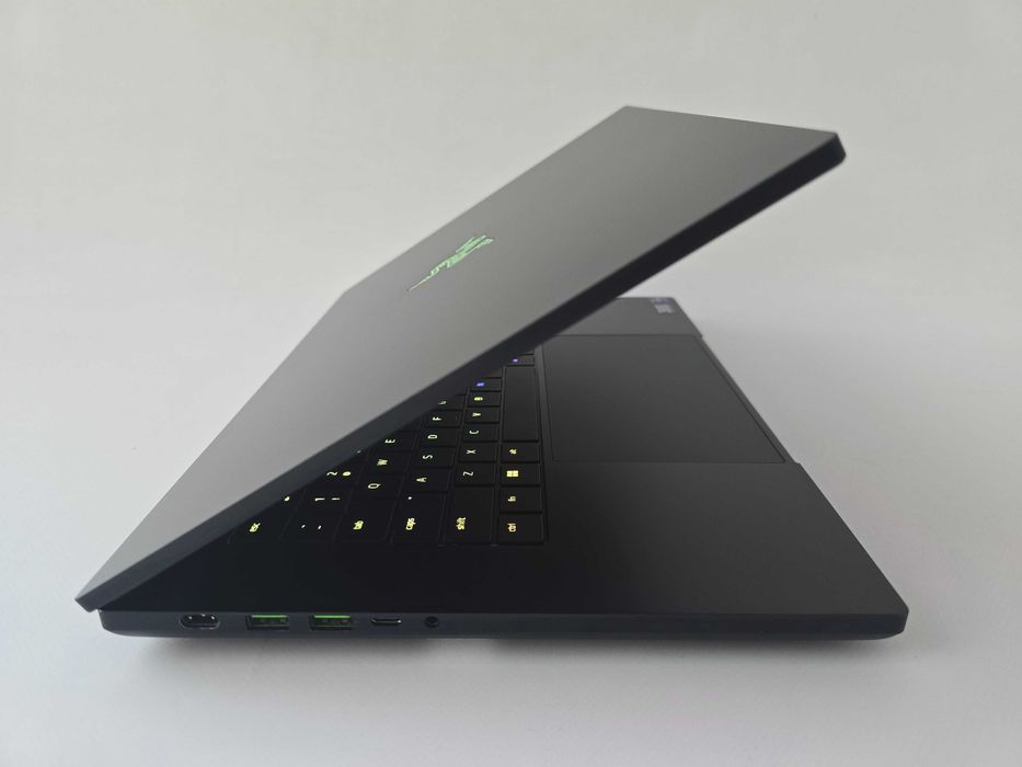 Razer Blade 16 (2023) I9 13950HX/RTX 4090/RAM 32GB/SSD 1TB/Mini-LED 4K
