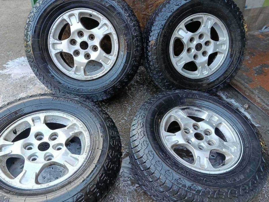Продам комплект дисків з шинами