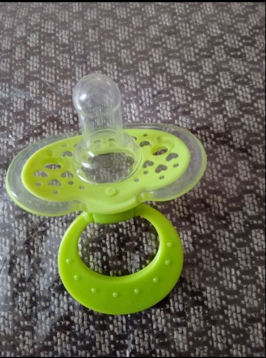 Пустушки,соски,бутилочки,тримачі,цепочки,набір для обіду