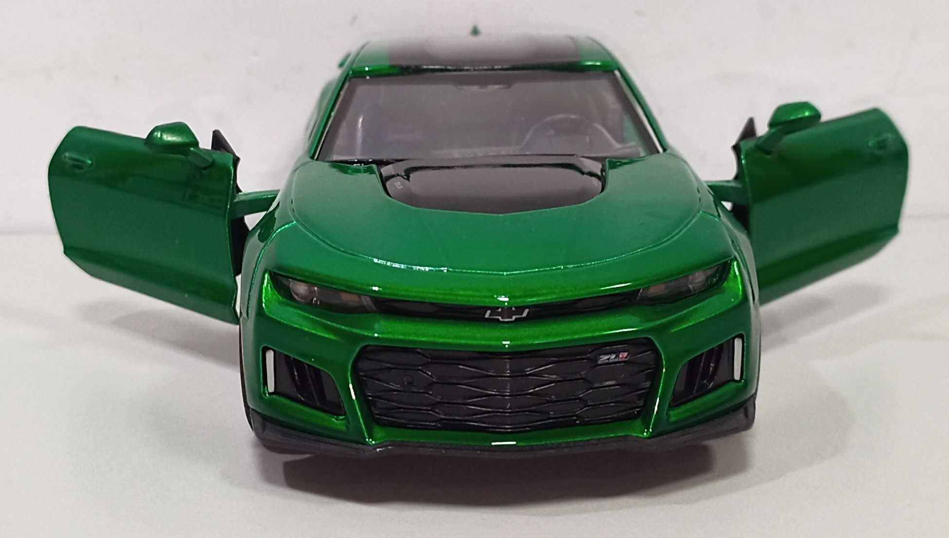 2017 Chevrolet Camaro ZL1 модель 1:24 "Автосвіт". Металл