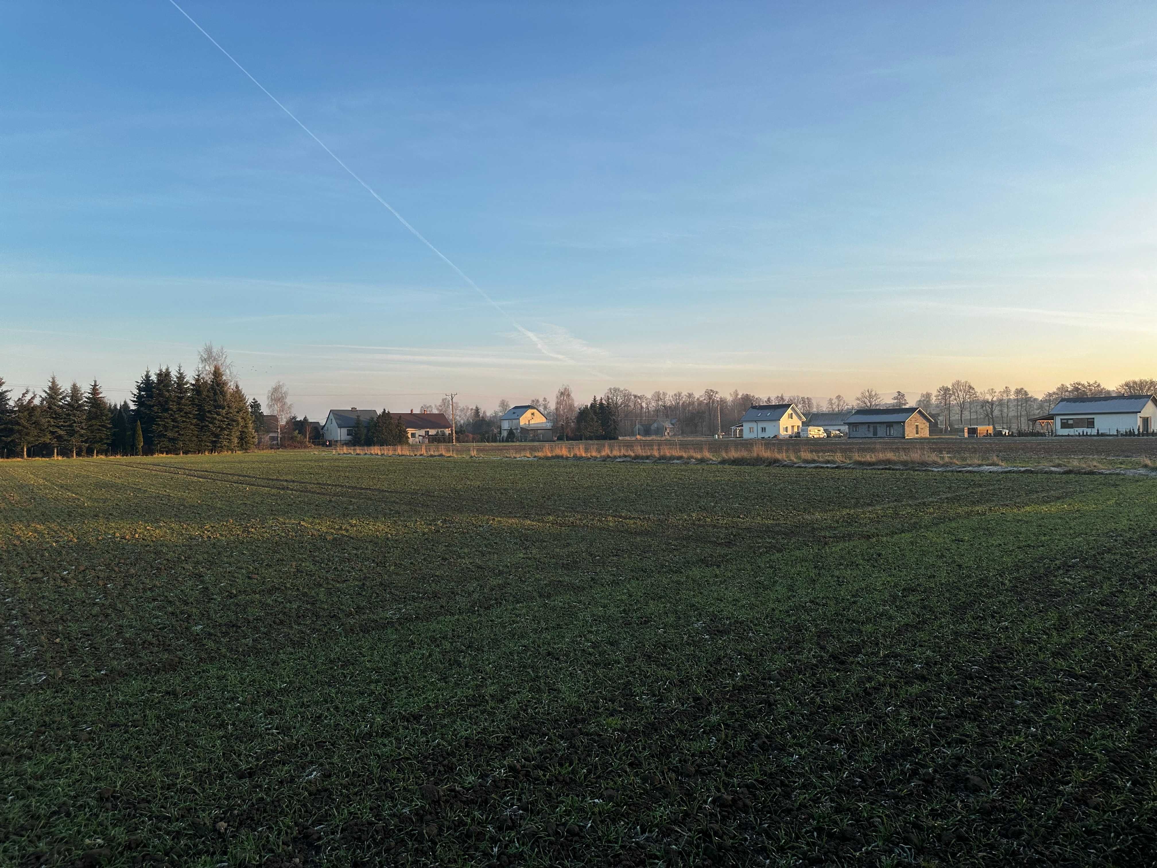 Działka budowlana z pięknymi widokami, luźna zabudowa