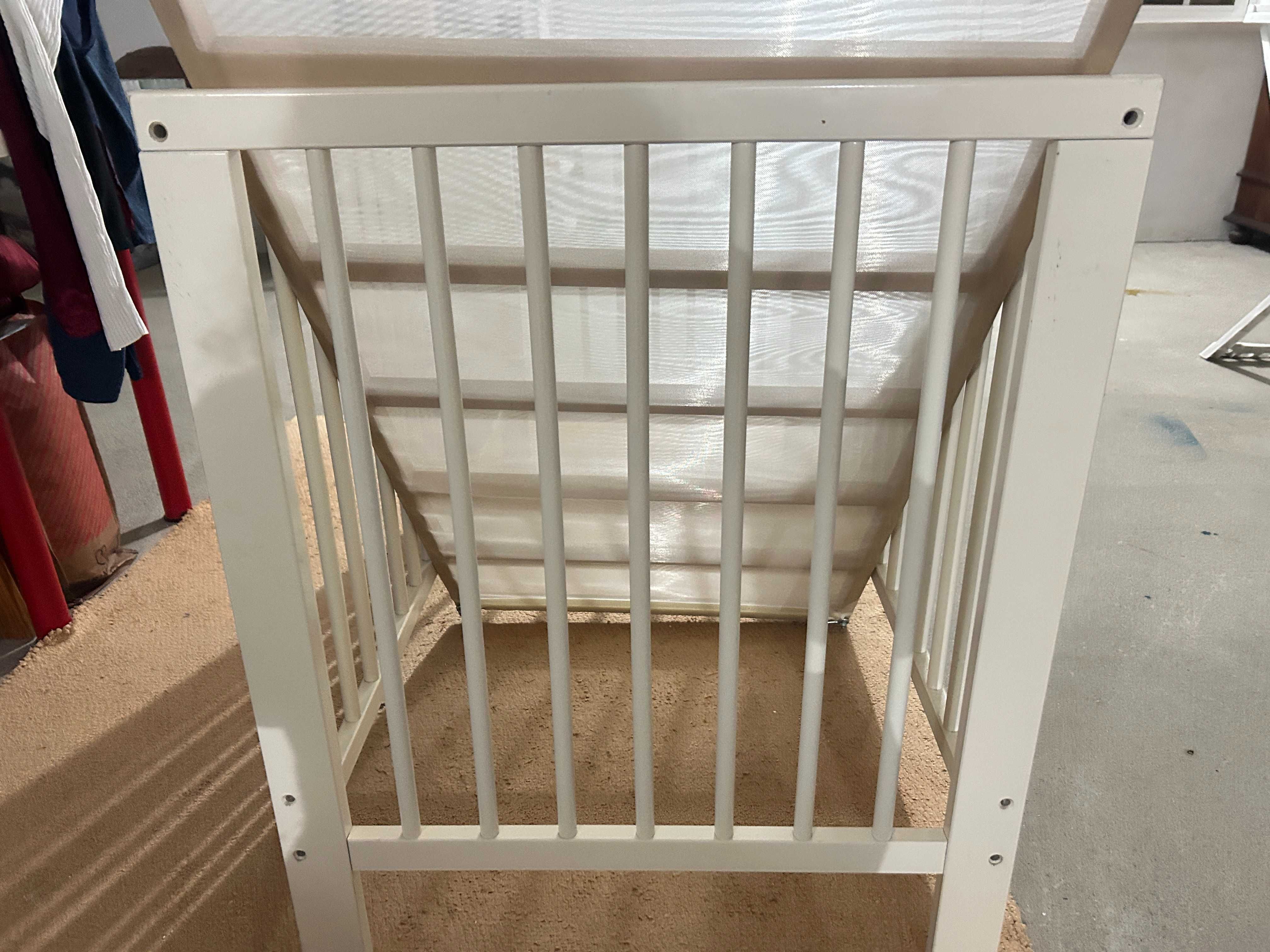 Cama de grades em madeira do IKEA + Colchão