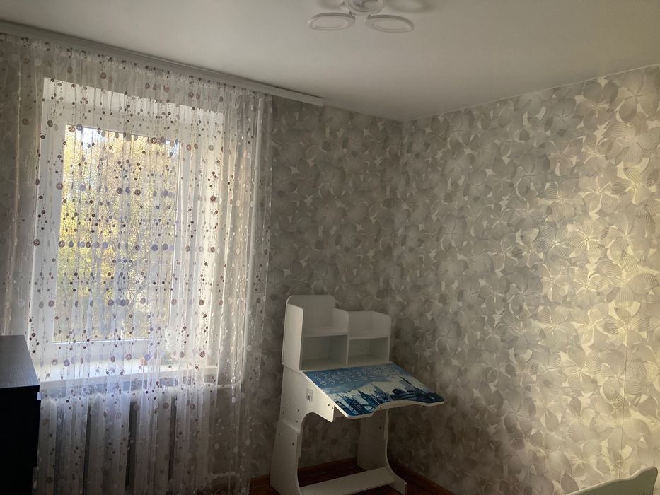 Квартира 4-кімнатна на болгарах