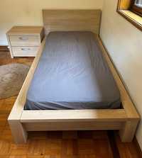 Quarto de solteiro cama, colchao, secretária e mesinha de cabeceira
