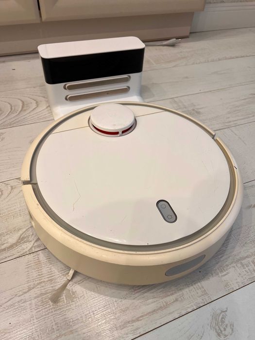Продам робот-пилосос Xiaomi Mi Robot Vacuum (модель SDJQR02RR)