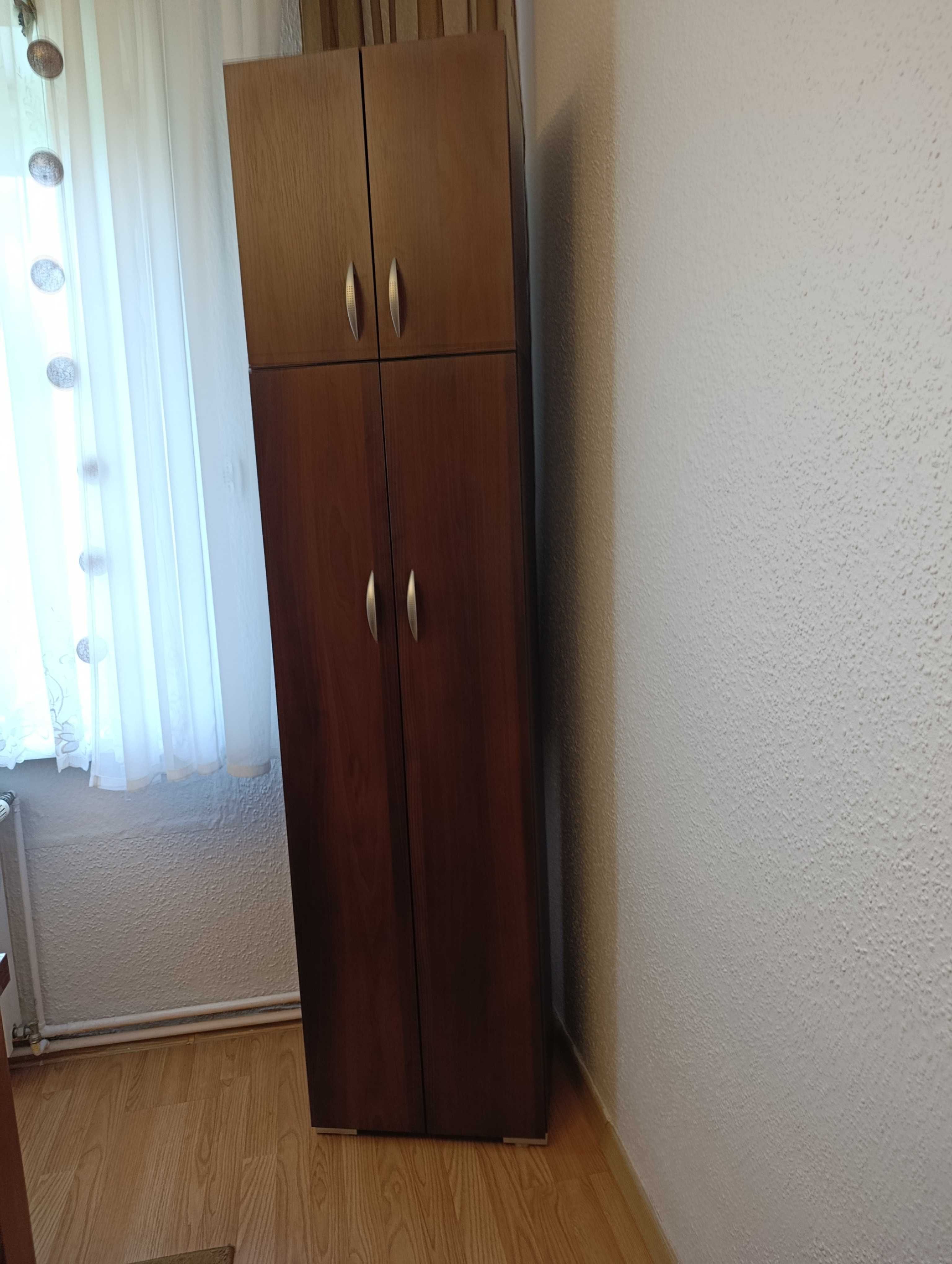 Stół plus 12 krzeseł