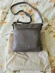 Torebka Coccinelle listonoszka crossbody taupe szara