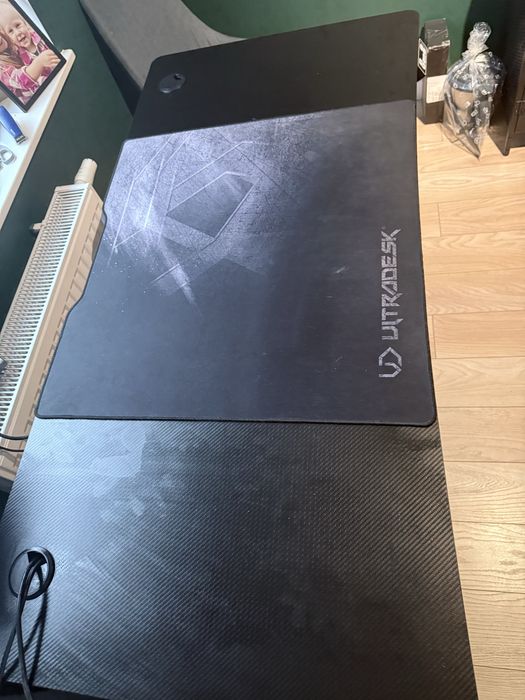 Biurko gamingowe Ultradesk LEVEL V2 elektryczna regulacja wysokości