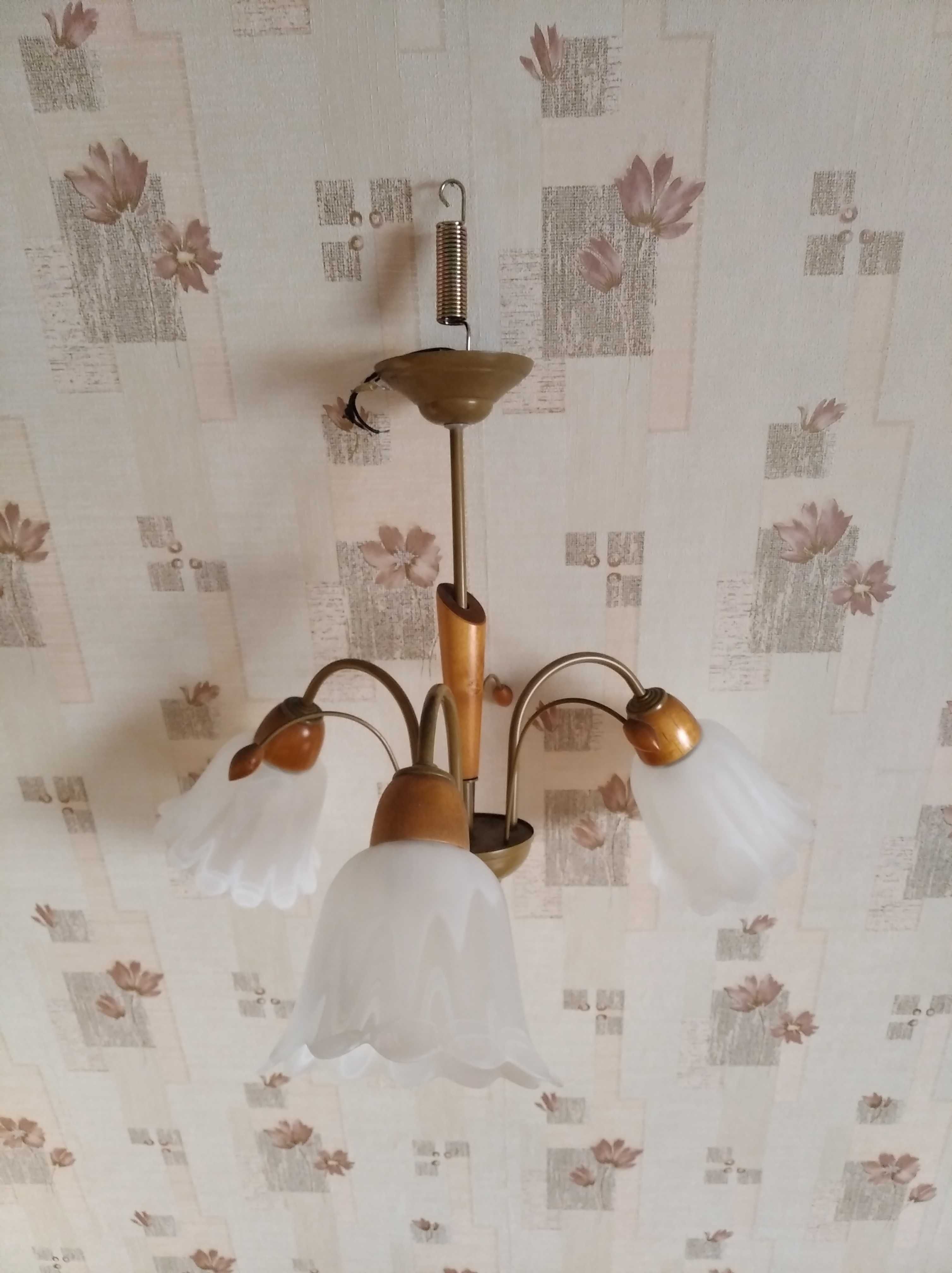 Lampa wisząca z kloszami szklanymi 3 ramienna żyrandol