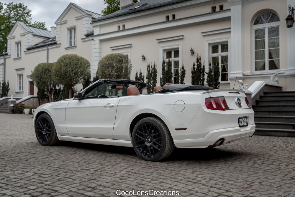 Wynajem do ślubu bialy Mustang Cabrio