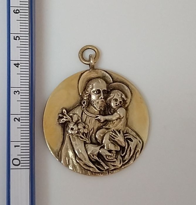 Medalha antiga em prata dourada