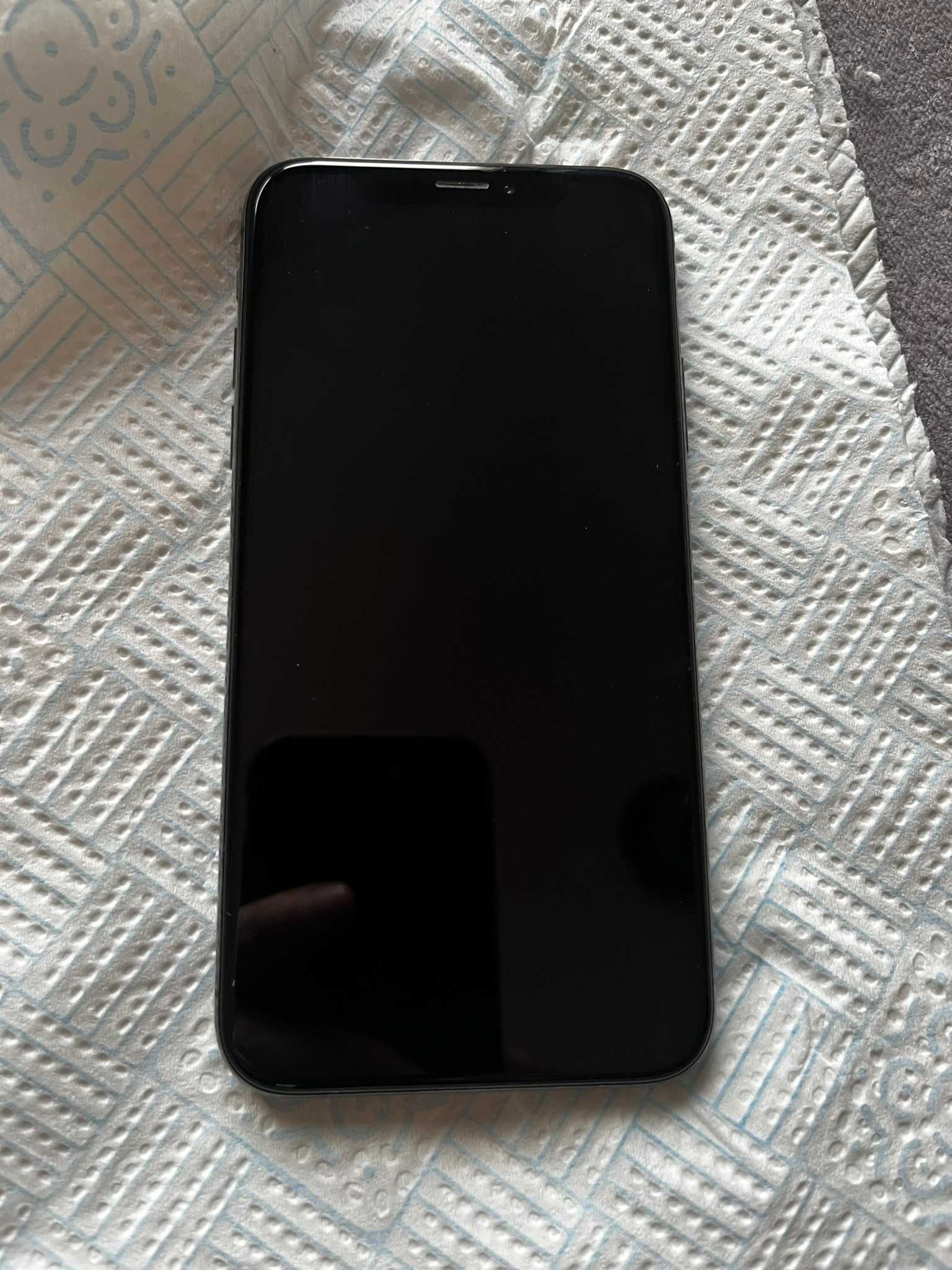 iPhone X 64GB Space Grey + etui Spigen Armour