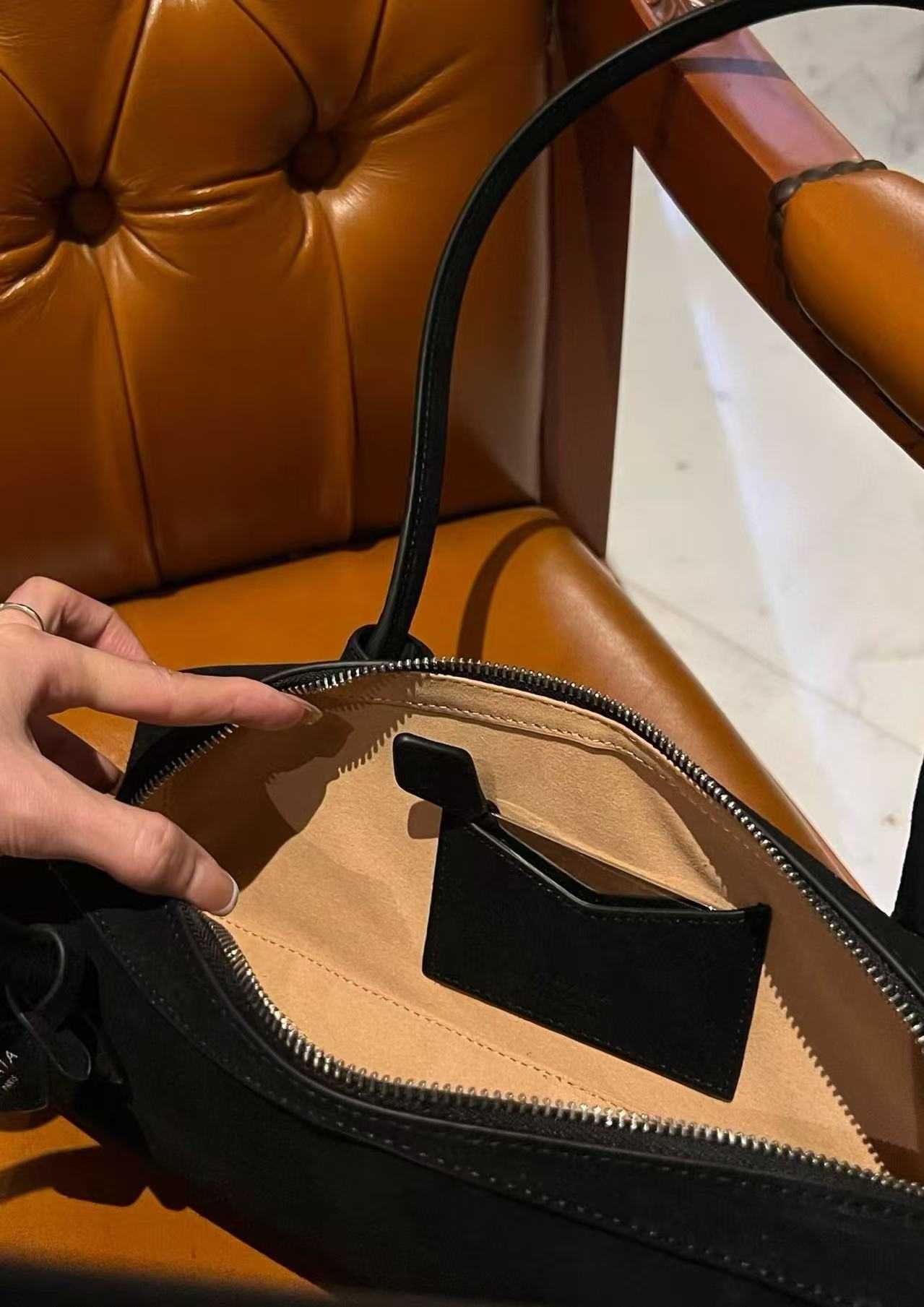 Bolsa Sausage Alaïa, nova