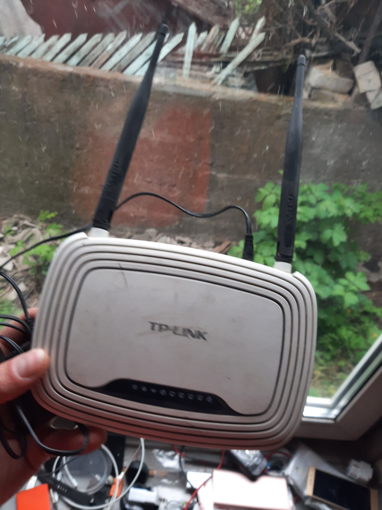 Офігений роутер TP-Link tl-wr841 дві антени