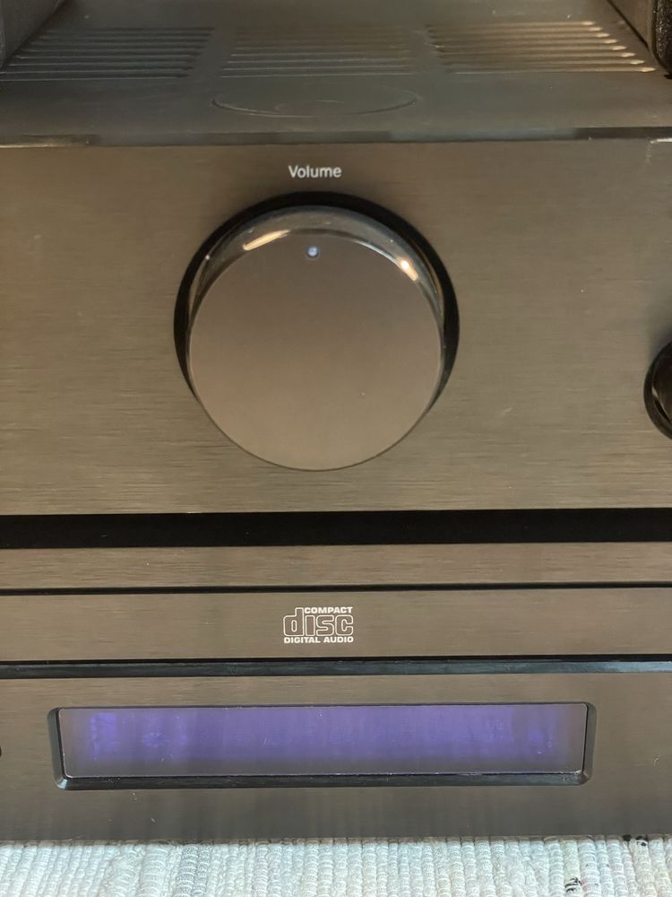 Amplificador e CD Cambridge Áudio + Colunas