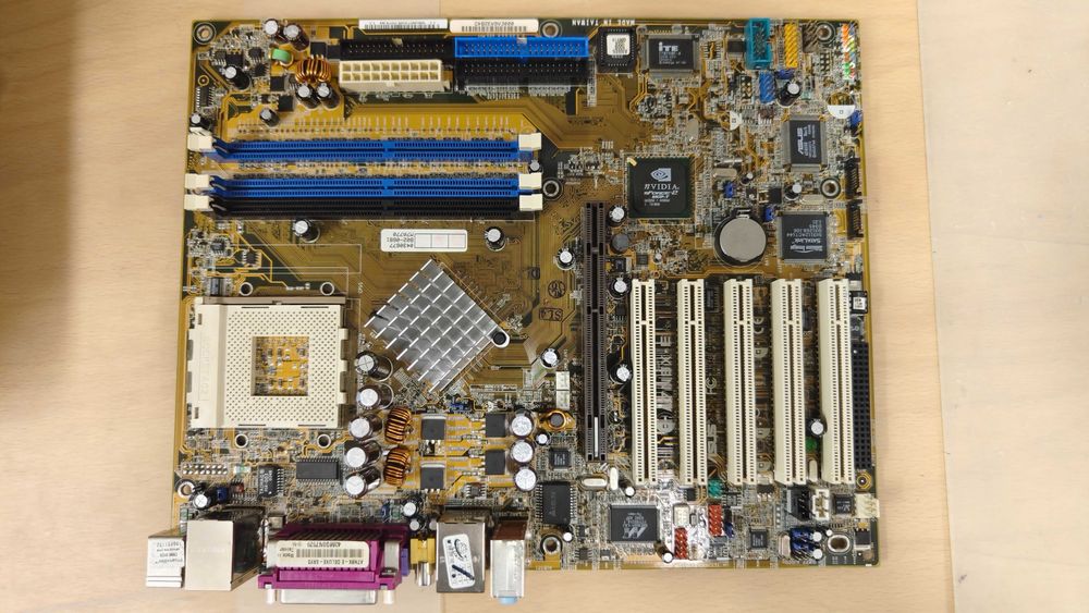 Płyta główna ASUS A7N8X-E Deluxe (Nvidia nForce2 Ultra 400 (MCP2-T)