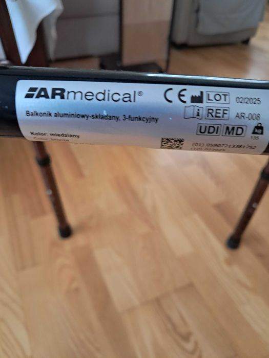 Lekki balkonik, chodzik z dodatkowymi kółkami