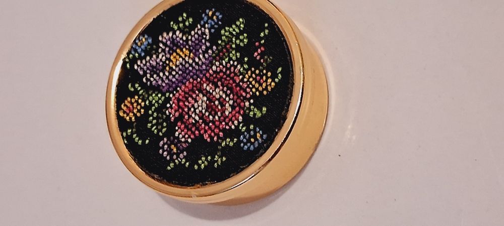 Шкатулка таблетница