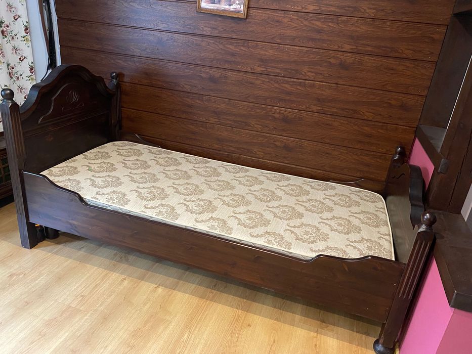 Łóżko drewniane z materacem 90cm