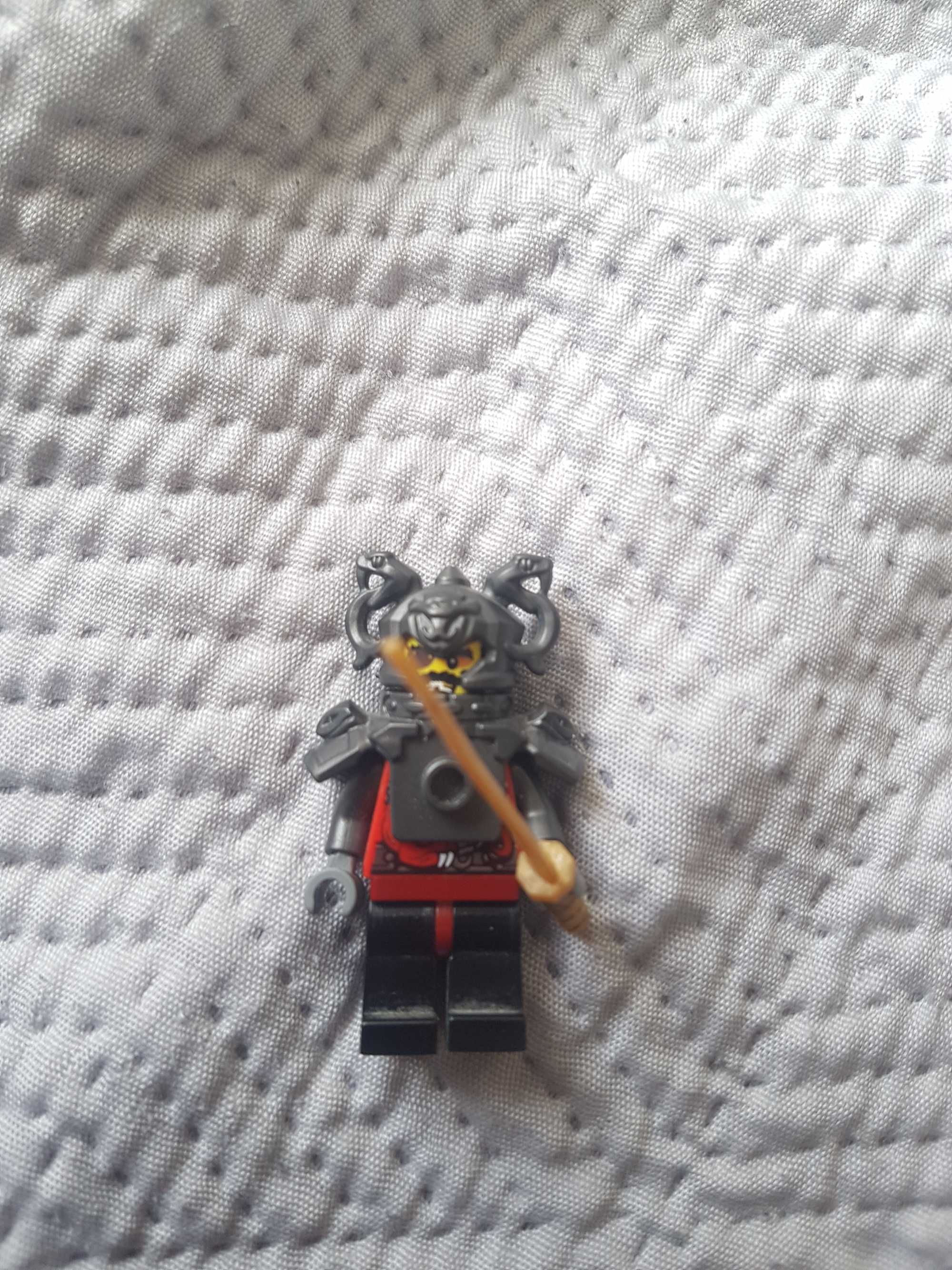 Lego smoczy wojownik z mieczem