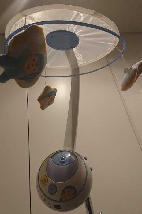 Móbile musical para bebé: “First Dreams: Estrelas Mágicas” (Chicco)