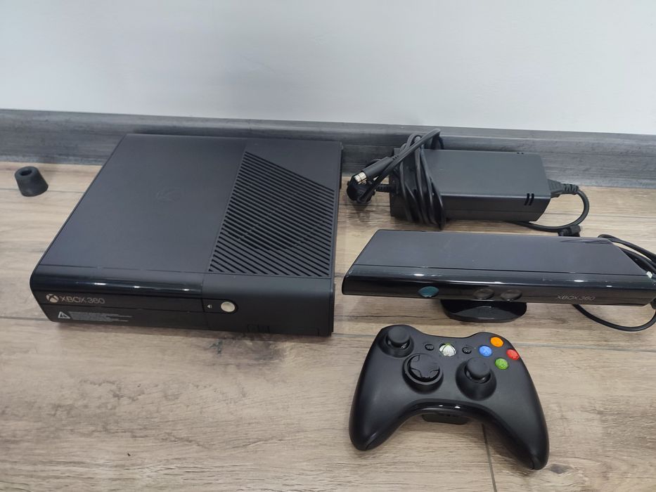 Konsola Xbox 360 pad, zasilacz, Kinect,gry.