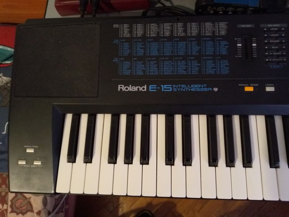 Roland E-15 самограй з динаміками