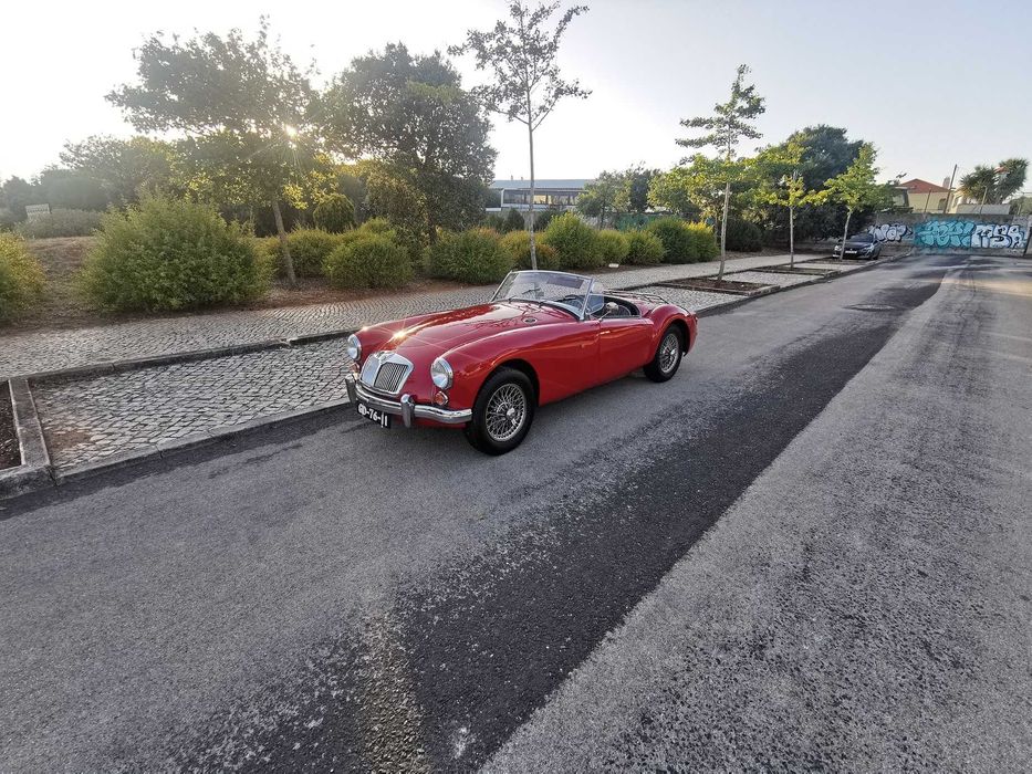 Aluguer Viatura Clássica descapotável casamento ou eventos - MG MGA