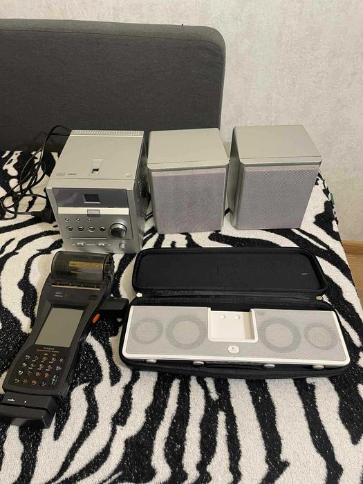 Zestaw elektroniki – wieża stereo, terminal Casio, głośnik Logitech