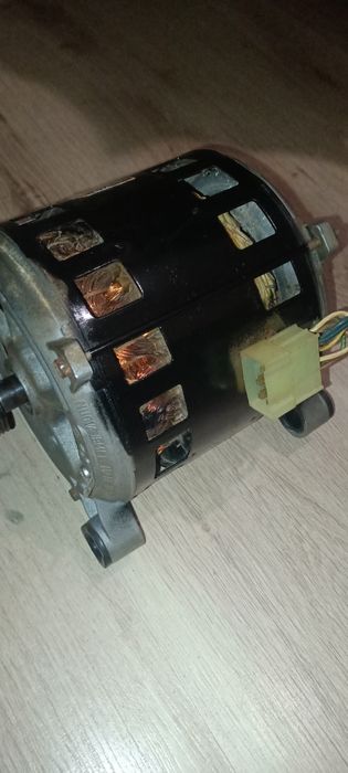 Двигун на пральну машину Indesit