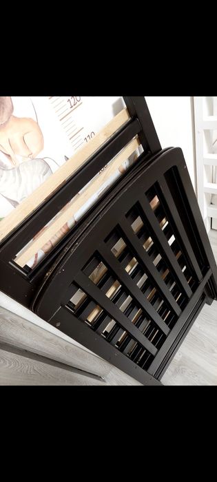 Дитяче ліжечко з матрацом