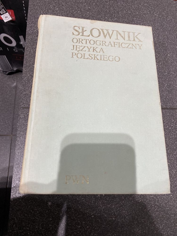 Słownik ortograficzny PWN + gratis słuchawki przewodowe