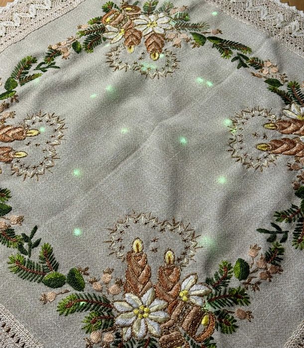 Bardzo efektowny i oryginalny obrus dekoracyjny – na Świąteczny Stół;