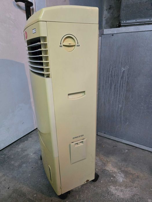 Ventilador Portátil Pallavi Quente e Frio