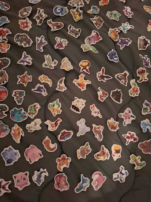 200 autocolantes Pokémon