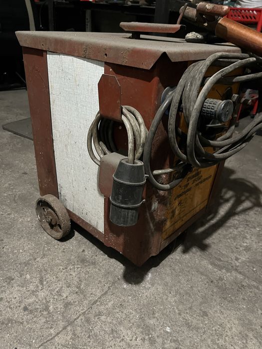 Spawarka trasformatorowa ST 250 z funkcją rozruchu