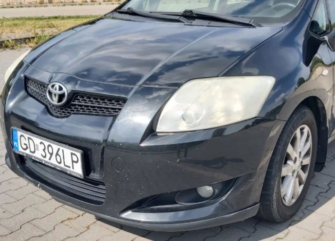Капот на toyota auris яріс 2008