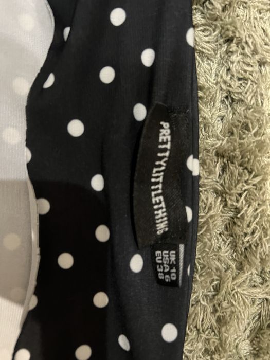 Плаття в горошок від prettylittlething