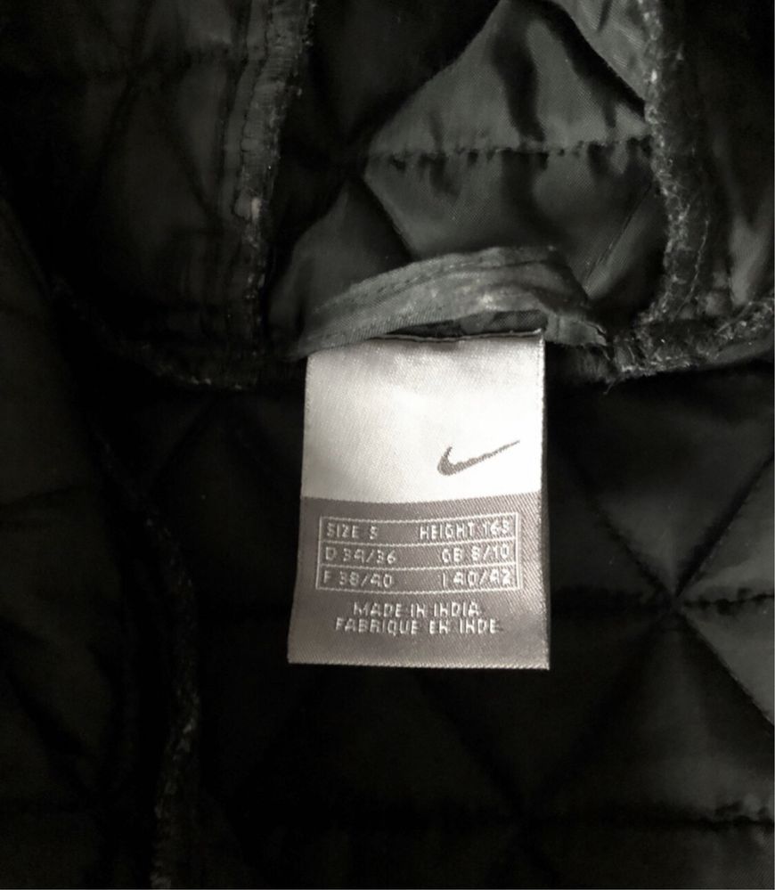 Жіноча куртка Nike