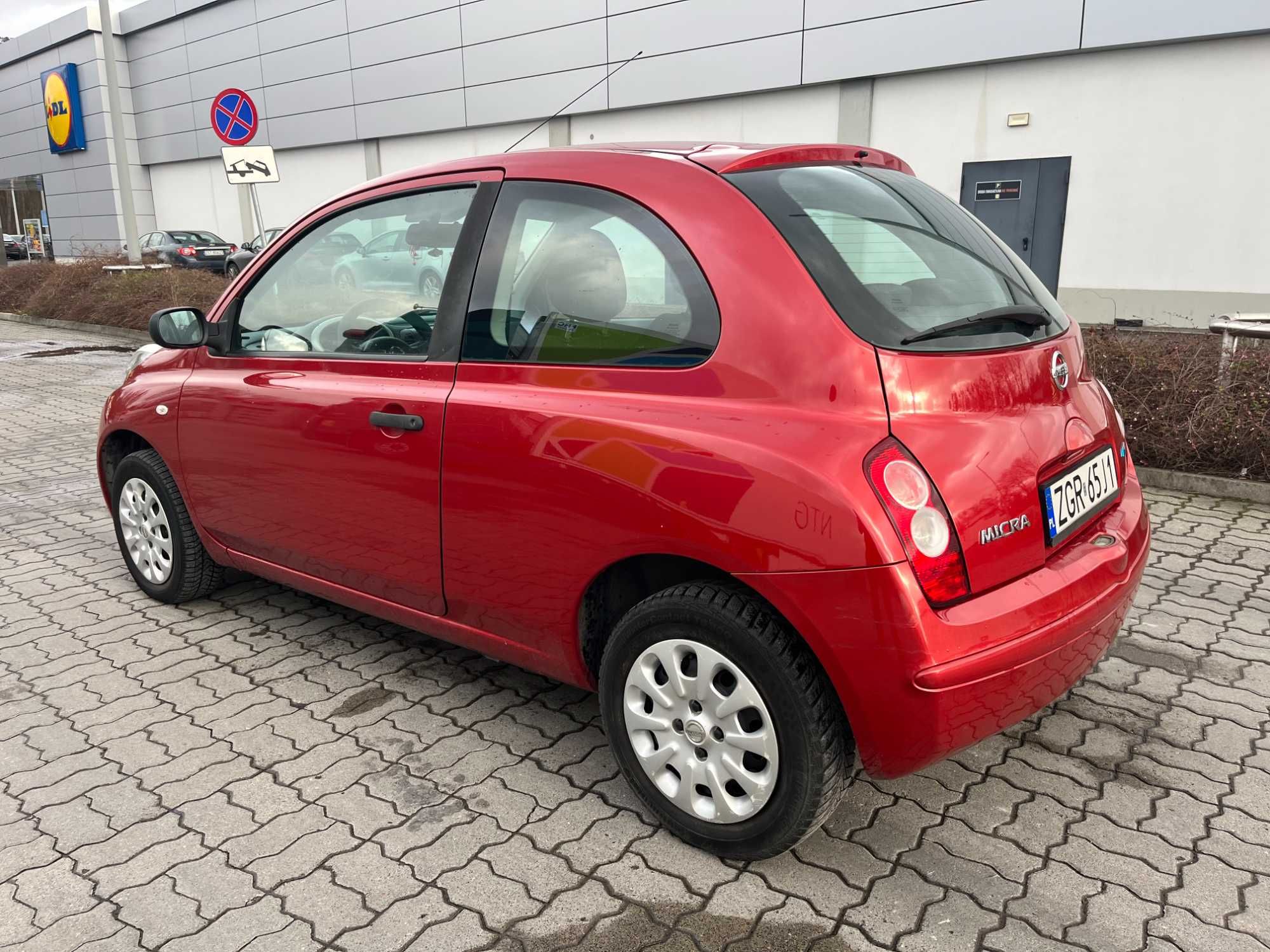 * Nissan Micra * 2009 * 1,2 Benz *