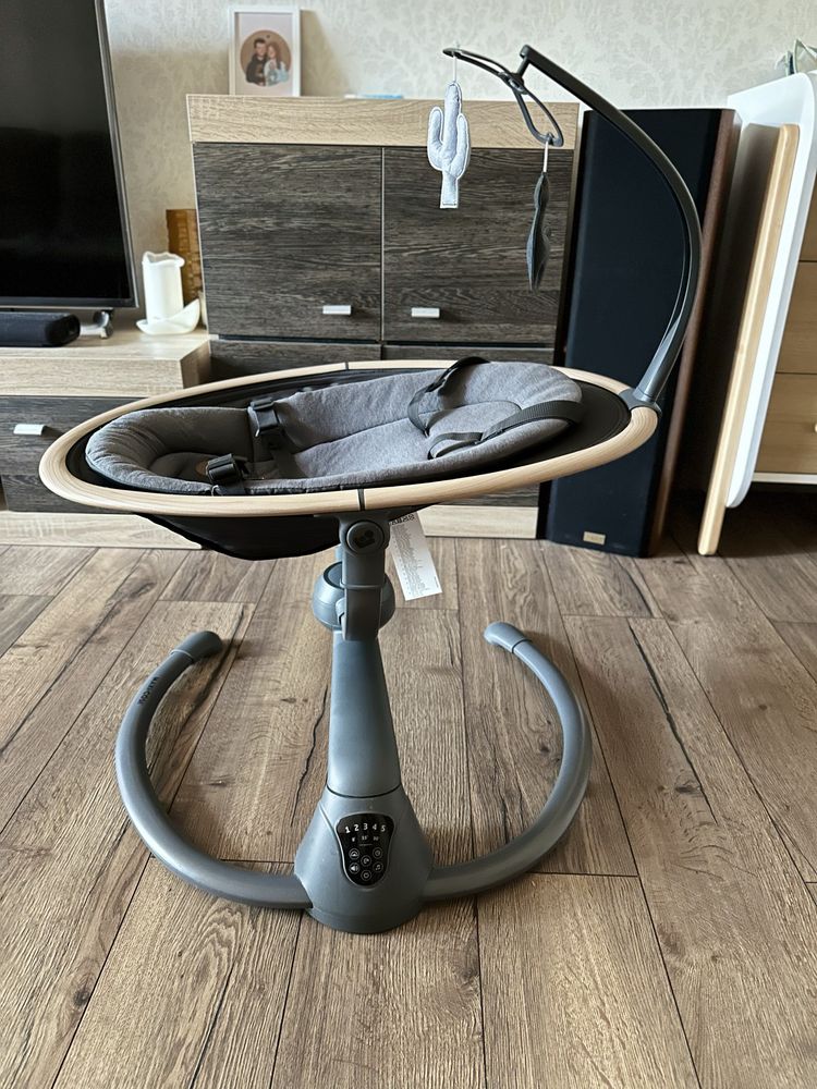 Заколисуючий центр Maxi-Cosi Cassia Graphite