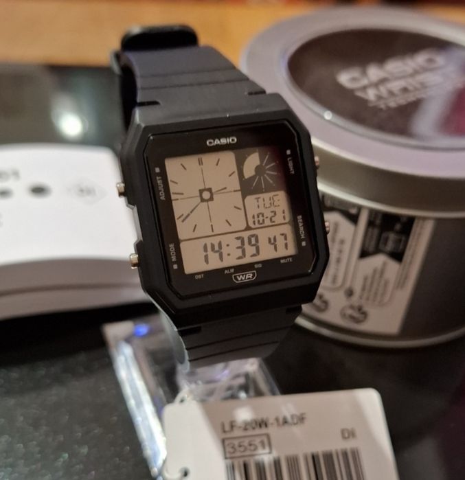 Годинник Casio LF-20W-1ADF. Оригінал.